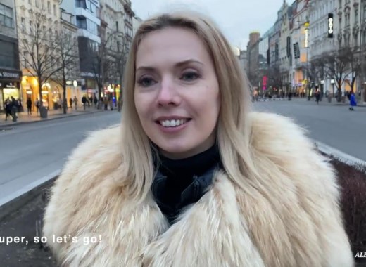 Порно агент пялит на каститнге русскую блондинку от первого лица